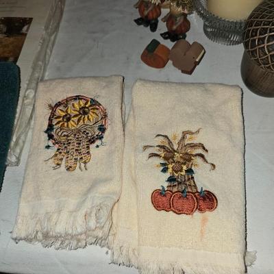 Fall Harvest Décor Lot – Towels, Candles, Figurines, & More