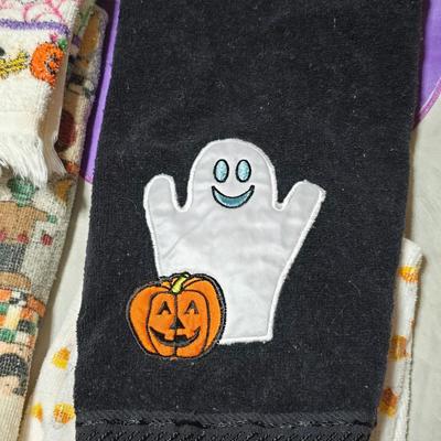 Large Halloween Décor Lot – Towels, Plush, Lights & More (65 Qt Tote Included)