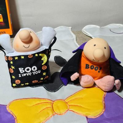 Large Halloween Décor Lot – Towels, Plush, Lights & More (65 Qt Tote Included)