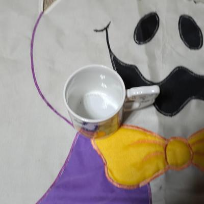 Large Halloween Décor Lot – Towels, Plush, Lights & More (65 Qt Tote Included)