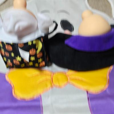 Large Halloween Décor Lot – Towels, Plush, Lights & More (65 Qt Tote Included)