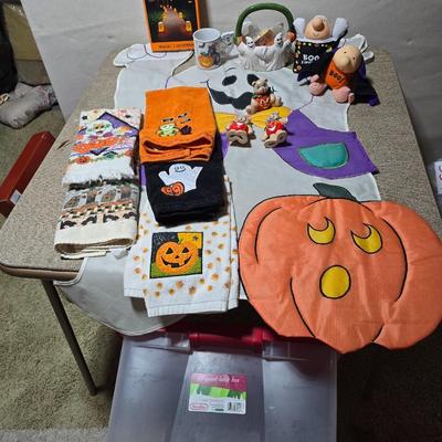 Large Halloween Décor Lot – Towels, Plush, Lights & More (65 Qt Tote Included)