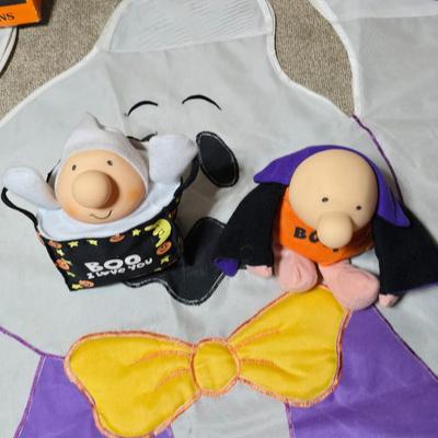 Large Halloween Décor Lot – Towels, Plush, Lights & More (65 Qt Tote Included)