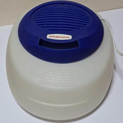 Household Essentials Lot – Humidifier, Mirror, Trimmer