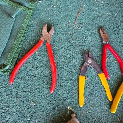 Mixed Tool & Garden Supply Lot – Gloves, Hammers, Stakes & More