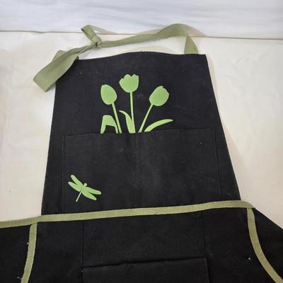 Garden Decor & Accessories Lot – Whirligig, Signs, Apron & More