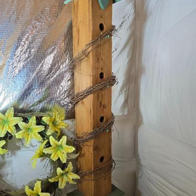 Rustic Birdhouse Tower & Floral Wreath – Garden Décor Set