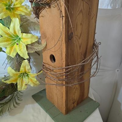 Rustic Birdhouse Tower & Floral Wreath – Garden Décor Set