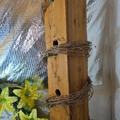 Rustic Birdhouse Tower & Floral Wreath – Garden Décor Set