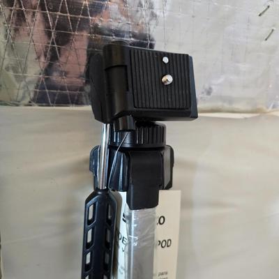 Vintage Kodak Camera Lot with Tripod & Flashbulbs