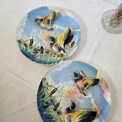 Vintage Japan Mallard Wall Plates & Cattail Vase Decor Lot with Cattail Vase Arrangement