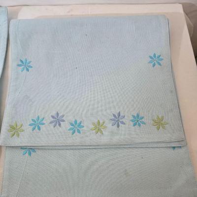 Entertaining Glassware & Serving Lot – Luminarc, Tray, Embroidered placemats