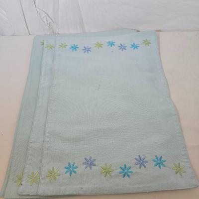 Entertaining Glassware & Serving Lot – Luminarc, Tray, Embroidered placemats
