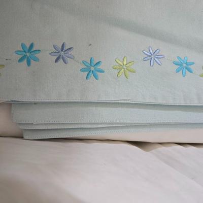 Entertaining Glassware & Serving Lot – Luminarc, Tray, Embroidered placemats