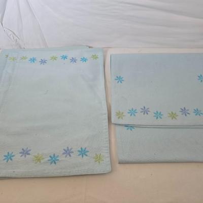 Entertaining Glassware & Serving Lot – Luminarc, Tray, Embroidered placemats