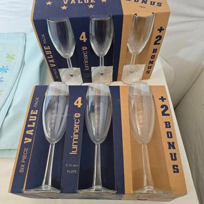Entertaining Glassware & Serving Lot – Luminarc, Tray, Embroidered placemats