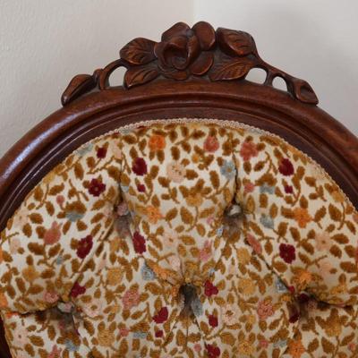 Vintage Floral Upholstered Victorian Tuft-Back Accent Side Chair with Rose Carving