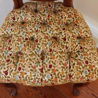 Vintage Floral Upholstered Victorian Tuft-Back Accent Side Chair with Rose Carving