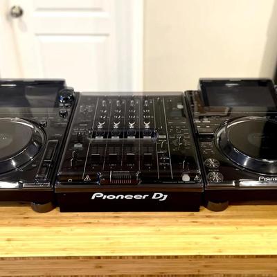 Sale Photo Thumbnail #4: 2 X Pioneer CDJ-3000s + DJM-900NXS2 Mixer + Deck Savers/Dust Covers

Get an incredible deal on this flagship Pioneer DJ setup! This bundle includes a Pioneer DJM-900NXS2 mixer, two Pioneer CDJ-3000 decks, and Deck Savers/Dust Covers to protect your gear. 