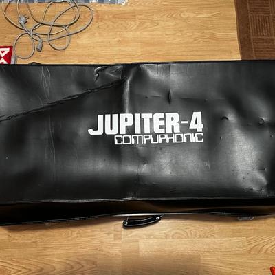 Sale Photo Thumbnail #43: À propos de cette annonce
Hello



I am parting with this jp4, all freshly revised / cleaned etc.

In great condition



Cover. Flight case. Midified