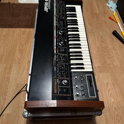Sale Photo Thumbnail #39: À propos de cette annonce
Hello



I am parting with this jp4, all freshly revised / cleaned etc.

In great condition



Cover. Flight case. Midified