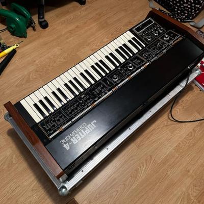 Sale Photo Thumbnail #42: À propos de cette annonce
Hello



I am parting with this jp4, all freshly revised / cleaned etc.

In great condition



Cover. Flight case. Midified