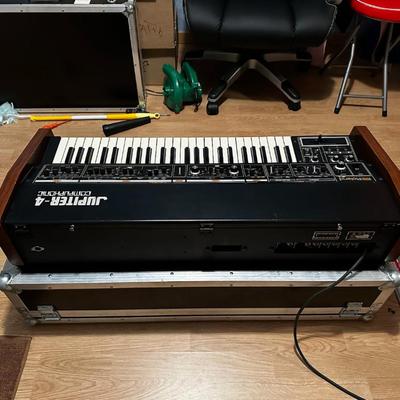 Sale Photo Thumbnail #41: À propos de cette annonce
Hello



I am parting with this jp4, all freshly revised / cleaned etc.

In great condition



Cover. Flight case. Midified