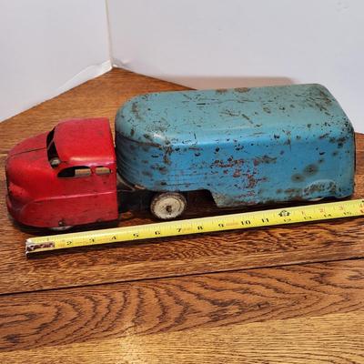 Wyandotte Toy Highway Freight Moving Truck Press Steel Red Blue