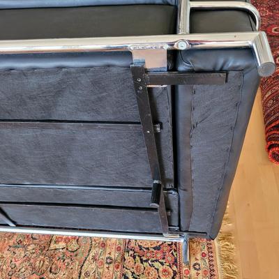 Le Corbusier Chrome Frame Sofa (D-EL)