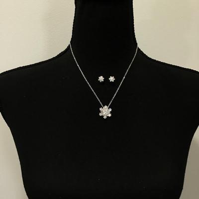 Gorgeous find silver plated and CZ snowflake necklace and earring set