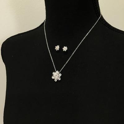Gorgeous find silver plated and CZ snowflake necklace and earring set