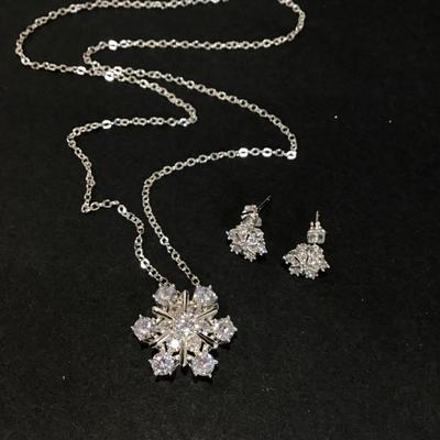 Gorgeous find silver plated and CZ snowflake necklace and earring set