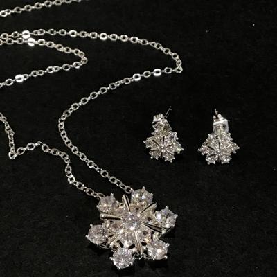 Gorgeous find silver plated and CZ snowflake necklace and earring set
