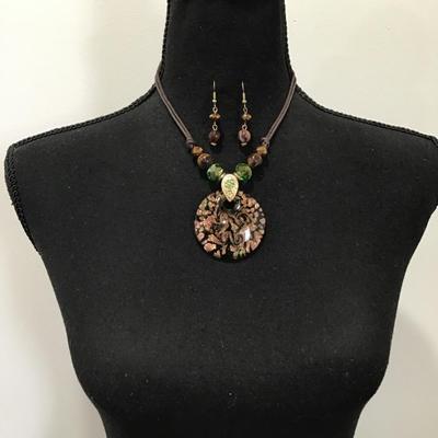 Beautiful glass pendant necklace & earrings