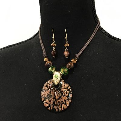 Beautiful glass pendant necklace & earrings