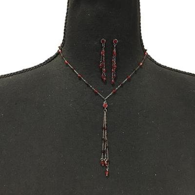 Beautiful vintage, 1928 art deco style necklace and earring set
