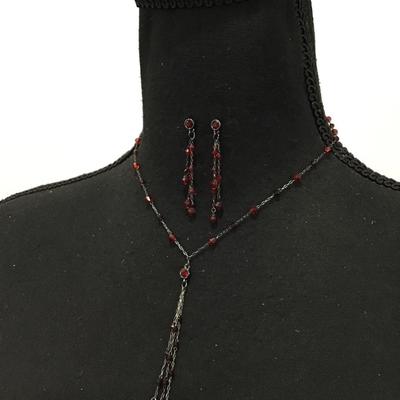 Beautiful vintage, 1928 art deco style necklace and earring set