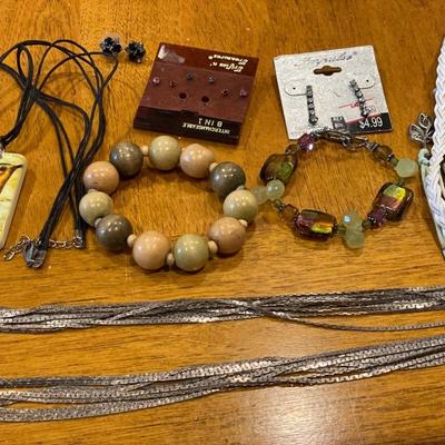 Earrings, bracelets and necklaces