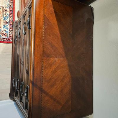 Sale Photo Thumbnail #39: Shenandoah Valley Furniture 2-Drawer Lateral File Cabinet, Dark Mocha

Dimensions: 30x36x21