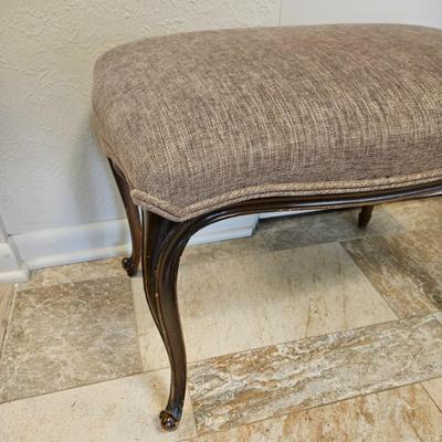 Sale Photo Thumbnail #69: Custom Covered French Provincial Vanity Stool

Dimensions: 18x24x16
Damage: Normal wear