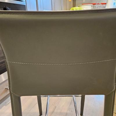 Sale Photo Thumbnail #80: Pair of Contemporary Grey Leather & Chrome Bar Stools

Dimensions: 34x17x18, Seat 26”
Damage: Normal wear