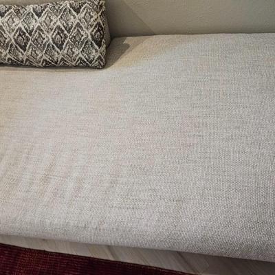 Sale Photo Thumbnail #106: Crate & Barrel Chaise Lounge, Tweed Fabric, Oatmeal

Dimensions: 32x40x76
Damage: Normal wear