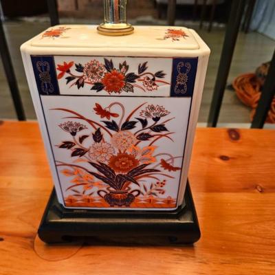 Sale Photo Thumbnail #110: Contemporary Asian Porcelain Imari Square Urn Table Lamp with Shade

Dimensions: 19x12x8
Damage: Shade has deteriorated in spots
