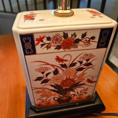 Sale Photo Thumbnail #112: Contemporary Asian Porcelain Imari Square Urn Table Lamp with Shade

Dimensions: 19x12x8
Damage: Shade has deteriorated in spots