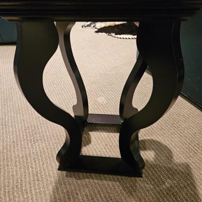 Sale Photo Thumbnail #132: Contemporary Dark Wood Fern Stand, 4 Twisted Legs

Dimensions: 22x14x14
Damage: Normal wear
