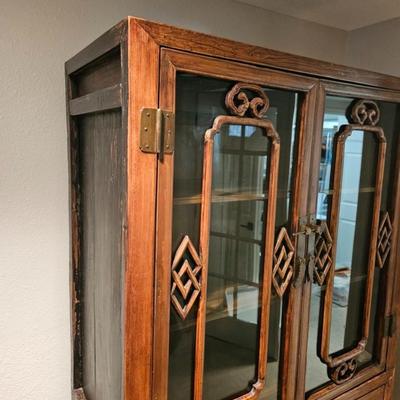 Sale Photo Thumbnail #143: Exotic Wood Asian Style Storage Cabinet, Breakfront, Lighted, 3-Drawer, Brass Hardware

Description: Old-style lock
Dimensions: 74x37x18
Damage: Normal wear