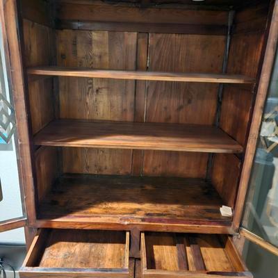 Sale Photo Thumbnail #145: Exotic Wood Asian Style Storage Cabinet, Breakfront, Lighted, 3-Drawer, Brass Hardware

Description: Old-style lock
Dimensions: 74x37x18
Damage: Normal wear