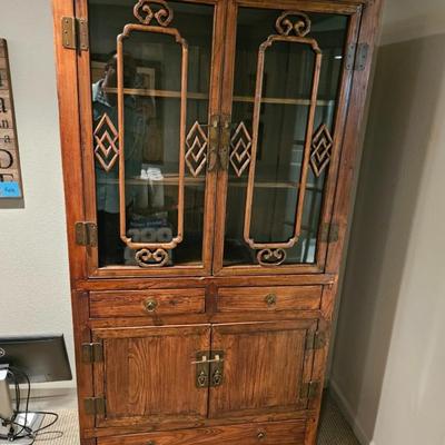 Sale Photo Thumbnail #138: Exotic Wood Asian Style Storage Cabinet, Breakfront, Lighted, 3-Drawer, Brass Hardware

Description: Old-style lock
Dimensions: 74x37x18
Damage: Normal wear