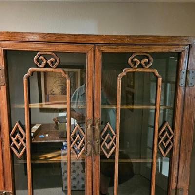 Sale Photo Thumbnail #139: Exotic Wood Asian Style Storage Cabinet, Breakfront, Lighted, 3-Drawer, Brass Hardware

Description: Old-style lock
Dimensions: 74x37x18
Damage: Normal wear