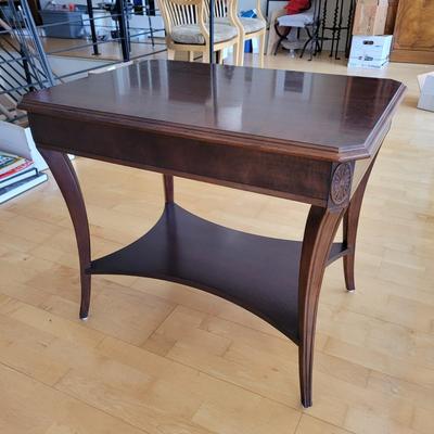 Henredon Solid Wood End Table (LR-EL)